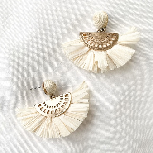 Francesca's Collections Jewelry - Francesca’s Cream & Gold Fan Earrings